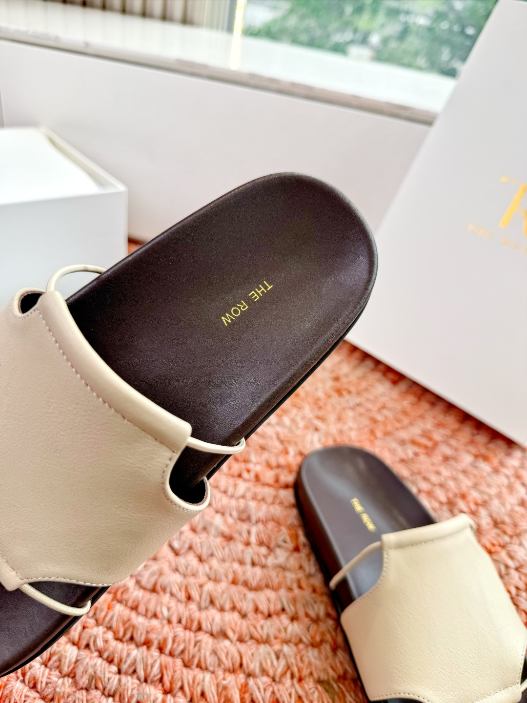 🌾G679所见即所得The row2026新款拖鞋凉鞋会看到会做到这么精细、而且对脚的包容性特别强，把脚