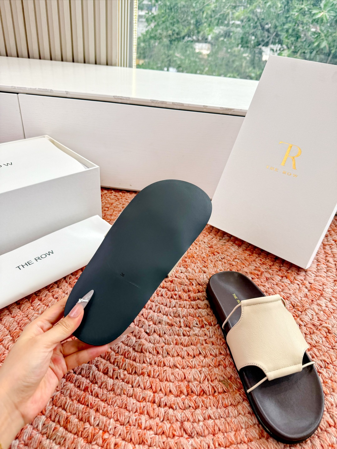 🌾G679所见即所得The row2026新款拖鞋凉鞋会看到会做到这么精细、而且对脚的包容性特别强，把脚