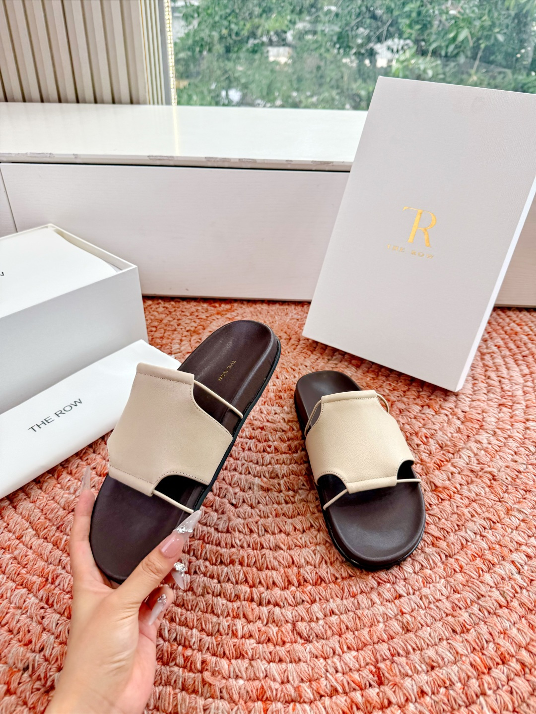 🌾G679所见即所得The row2026新款拖鞋凉鞋会看到会做到这么精细、而且对脚的包容性特别强，把脚