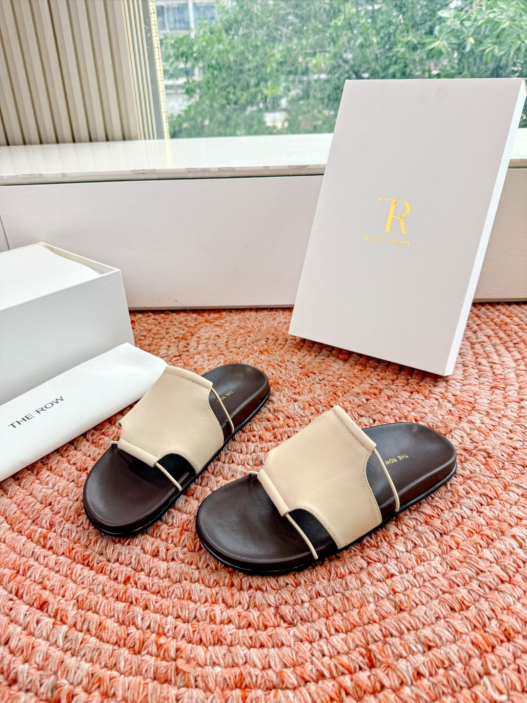 🌾G679所见即所得The row2026新款拖鞋凉鞋会看到会做到这么精细、而且对脚的包容性特别强，把脚