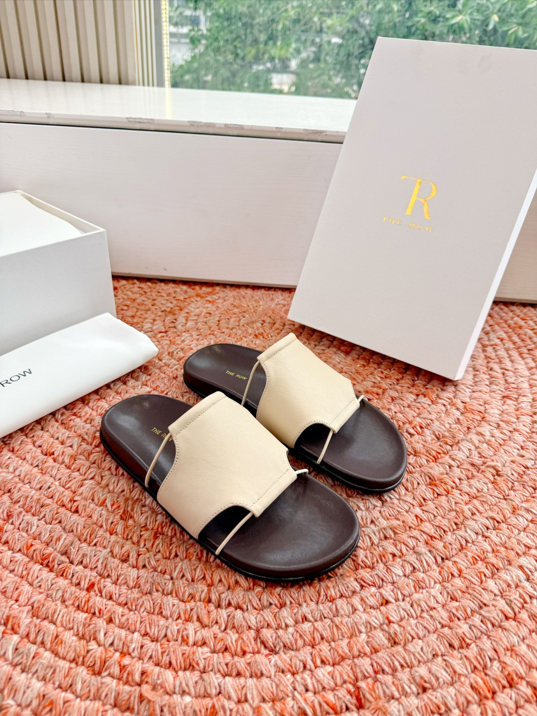 🌾G679所见即所得The row2026新款拖鞋凉鞋会看到会做到这么精细、而且对脚的包容性特别强，把脚