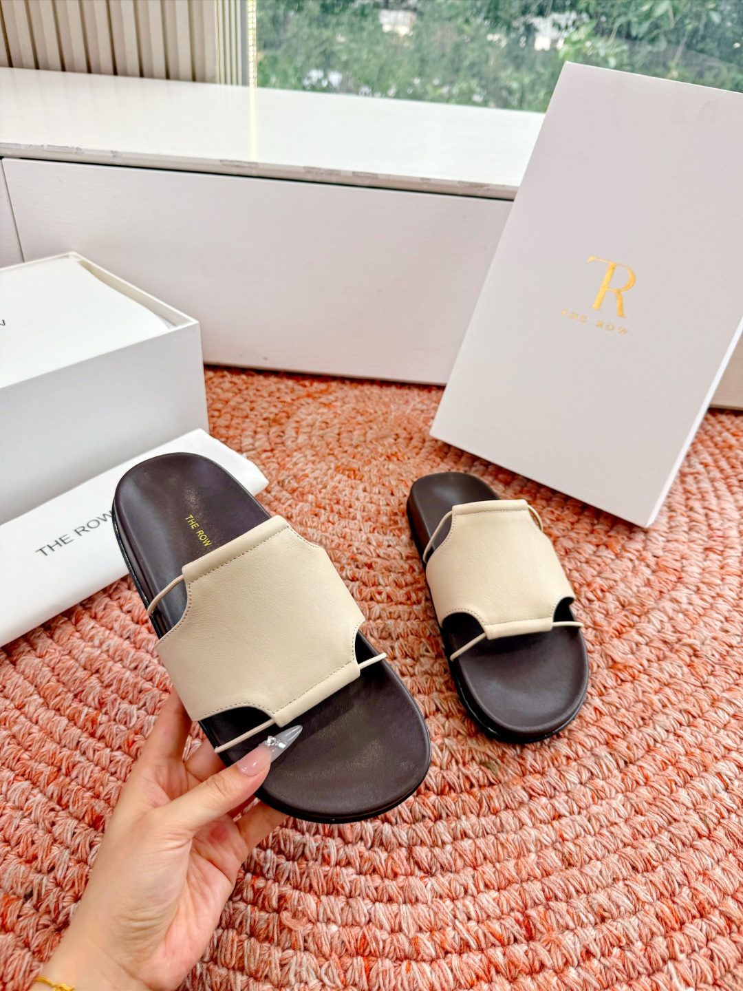 🌾G679所见即所得The row2026新款拖鞋凉鞋会看到会做到这么精细、而且对脚的包容性特别强，把脚
