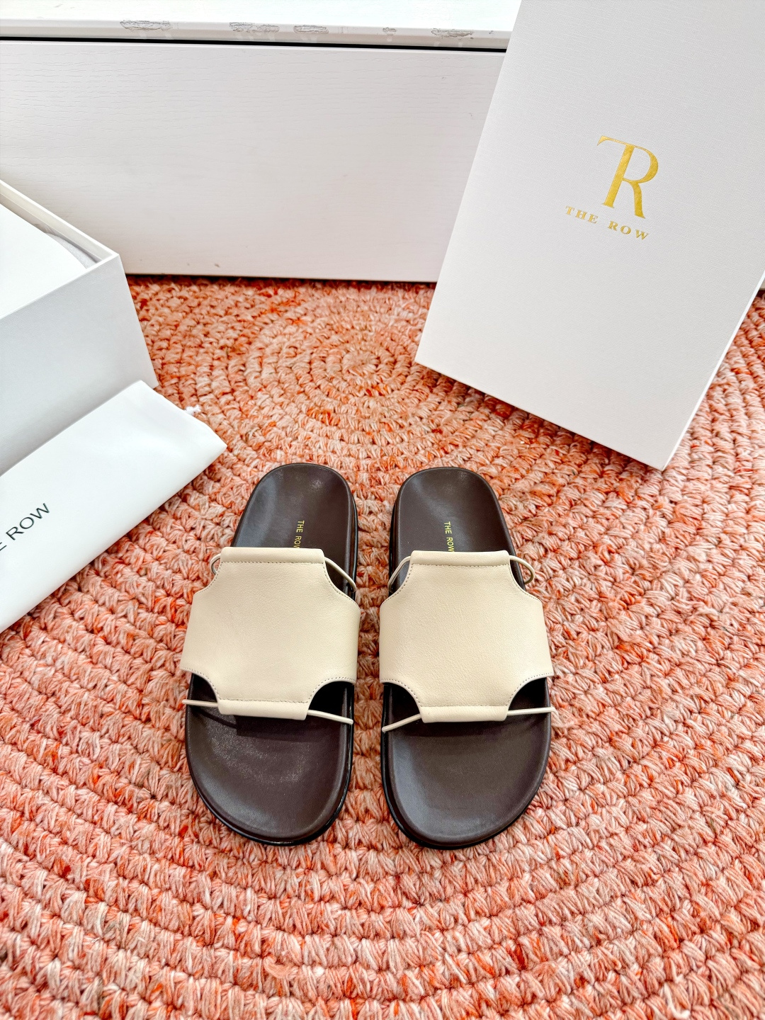 🌾G679所见即所得The row2026新款拖鞋凉鞋会看到会做到这么精细、而且对脚的包容性特别强，把脚