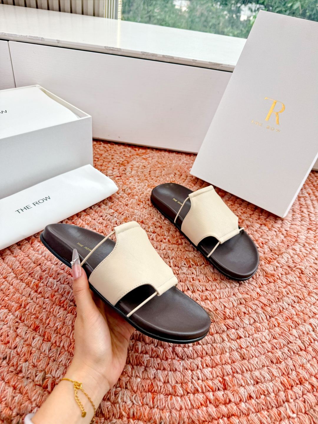 🌾G679所见即所得The row2026新款拖鞋凉鞋会看到会做到这么精细、而且对脚的包容性特别强，把脚