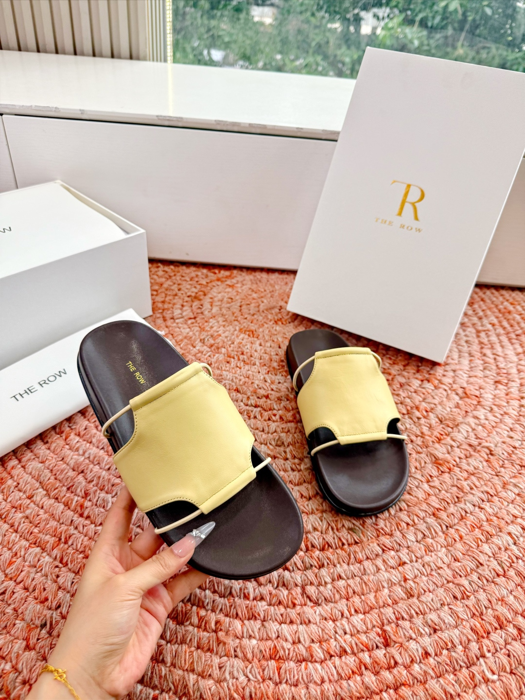 🌾G679所见即所得The row2026新款拖鞋凉鞋会看到会做到这么精细、而且对脚的包容性特别强，把脚