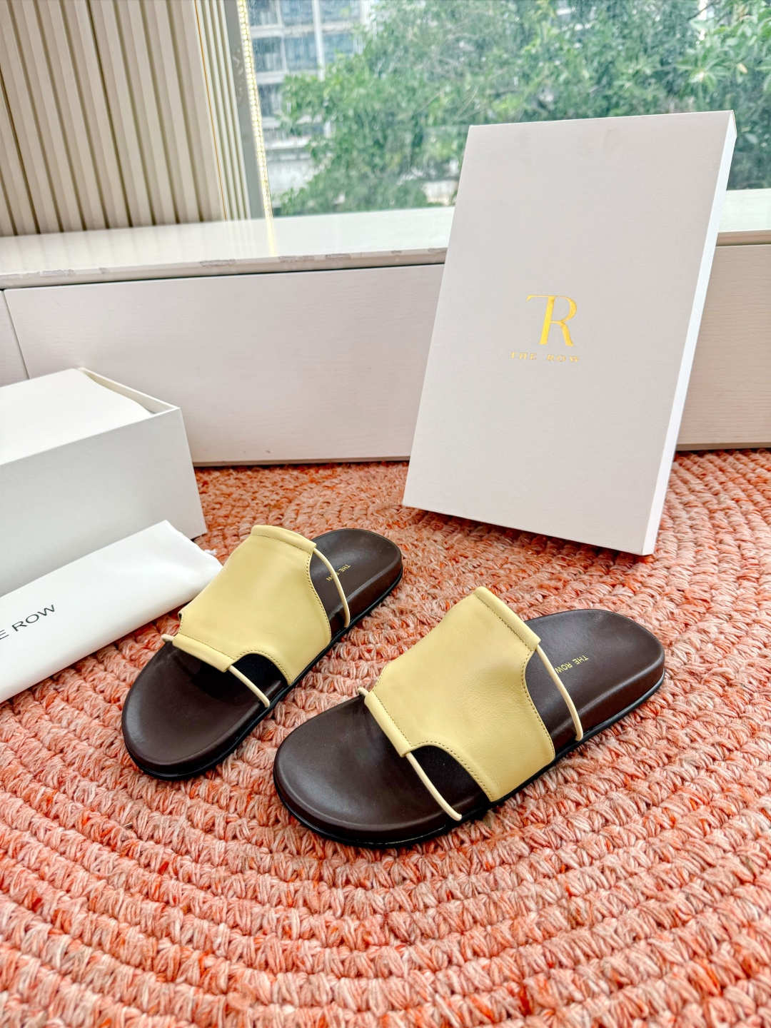 🌾G679所见即所得The row2026新款拖鞋凉鞋会看到会做到这么精细、而且对脚的包容性特别强，把脚