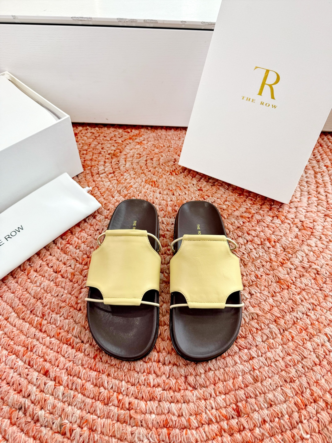 🌾G679所见即所得The row2026新款拖鞋凉鞋会看到会做到这么精细、而且对脚的包容性特别强，把脚