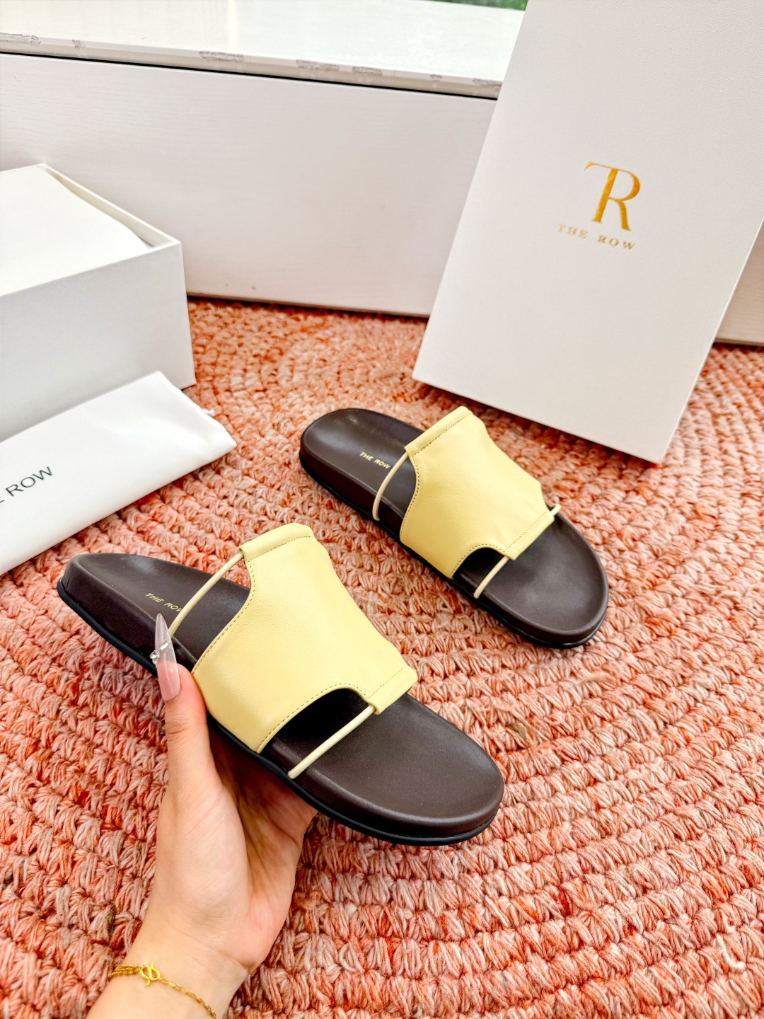 🌾G679所见即所得The row2026新款拖鞋凉鞋会看到会做到这么精细、而且对脚的包容性特别强，把脚