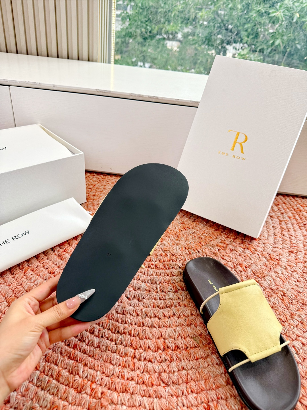 🌾G679所见即所得The row2026新款拖鞋凉鞋会看到会做到这么精细、而且对脚的包容性特别强，把脚