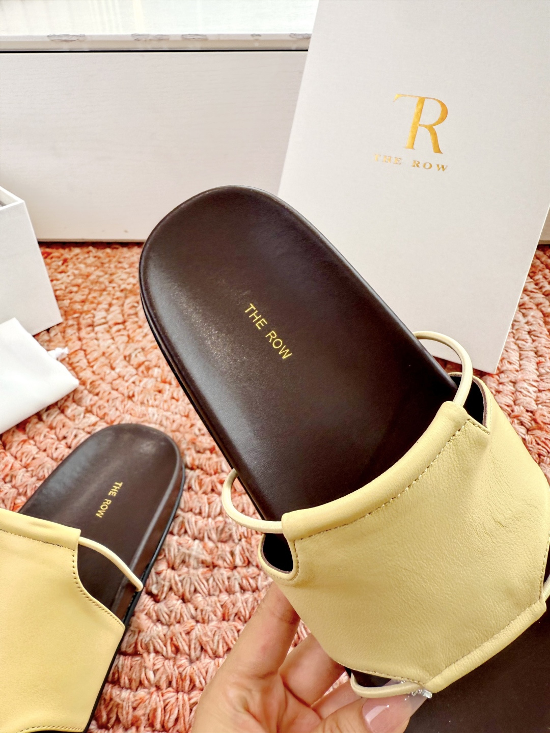 🌾G679所见即所得The row2026新款拖鞋凉鞋会看到会做到这么精细、而且对脚的包容性特别强，把脚