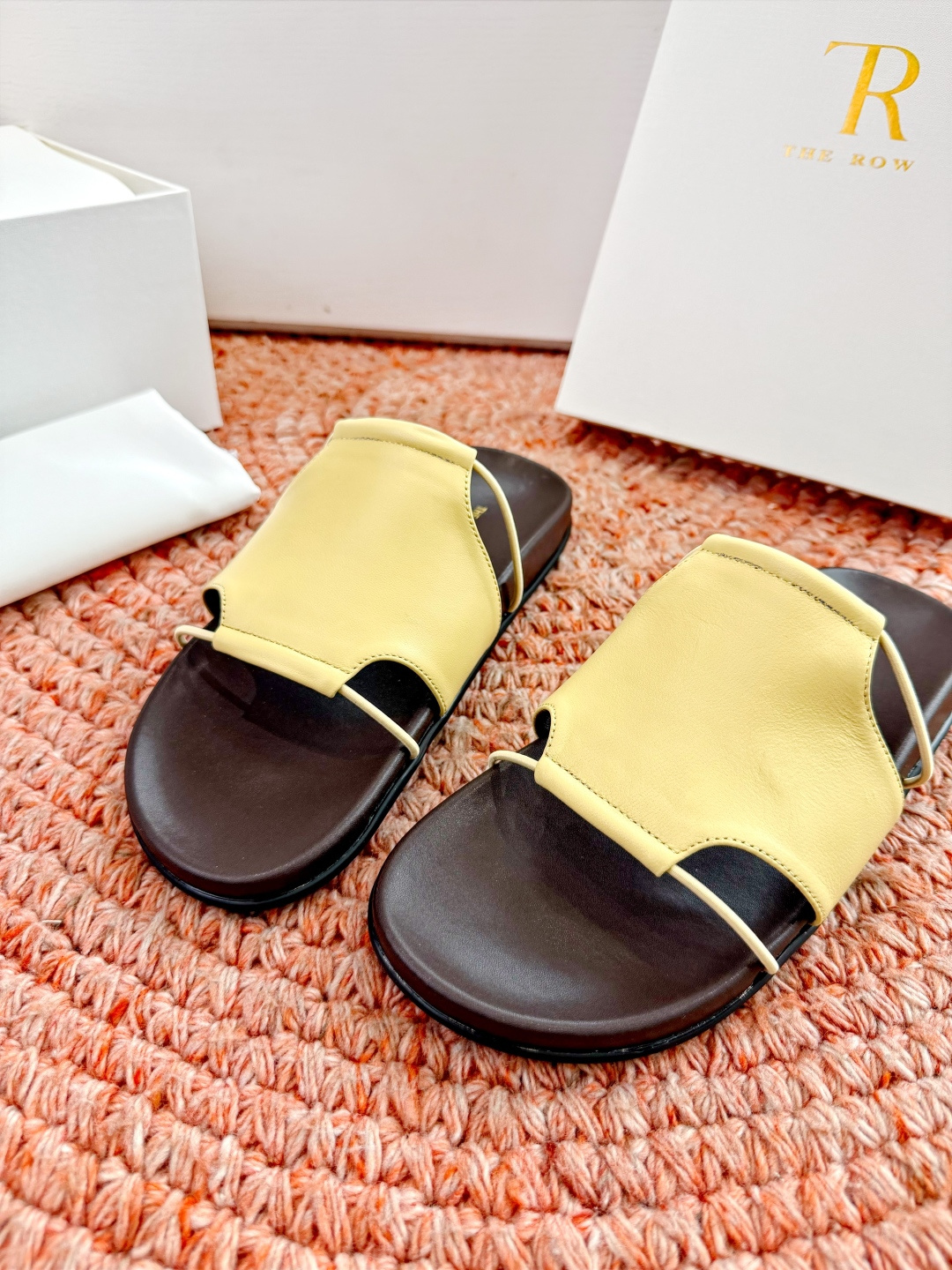 🌾G679所见即所得The row2026新款拖鞋凉鞋会看到会做到这么精细、而且对脚的包容性特别强，把脚