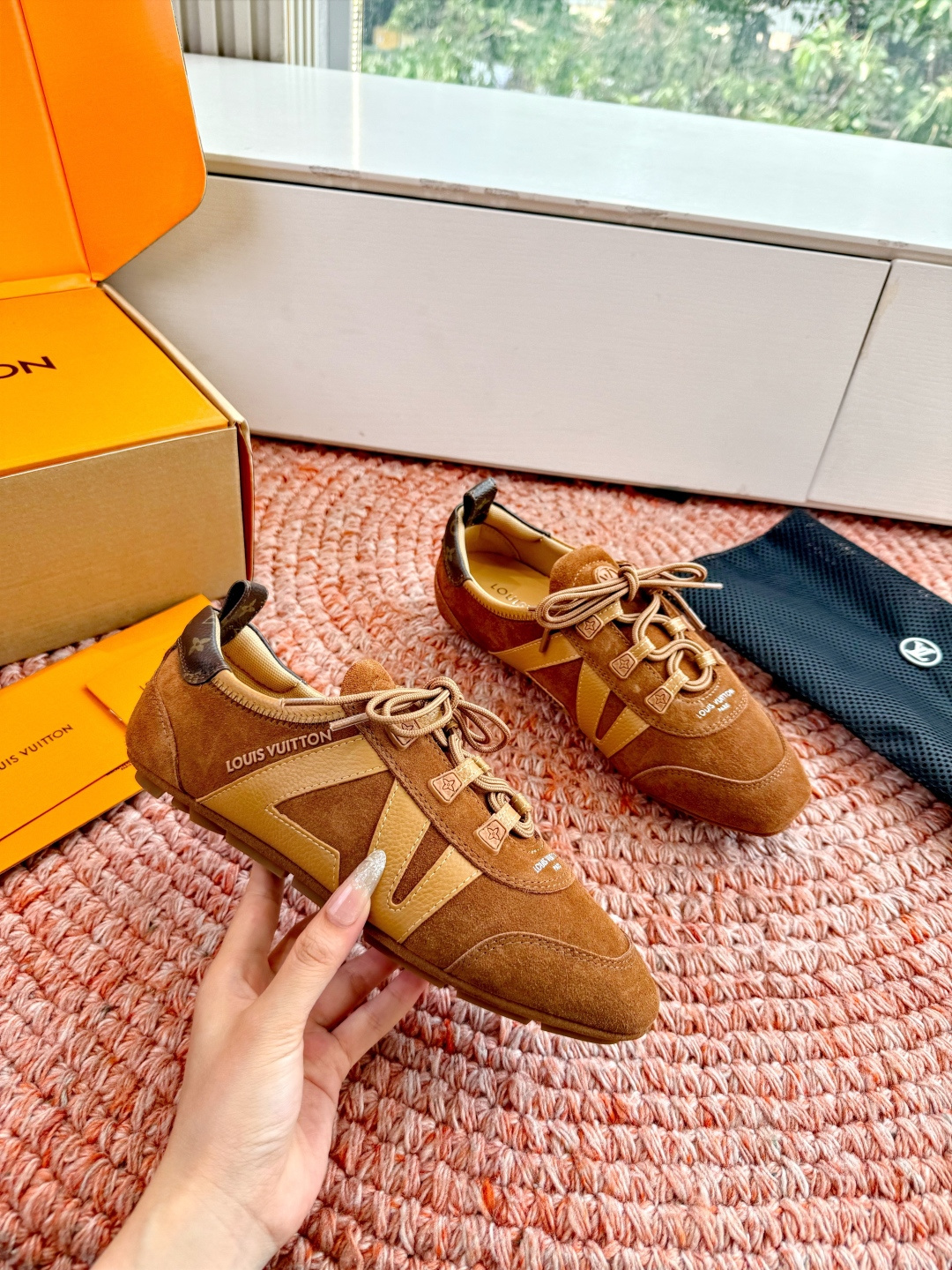 🌾G000所见即所得2026年春夏秀场上推出的 LV Footprint Soccer 芭蕾运动鞋是 P