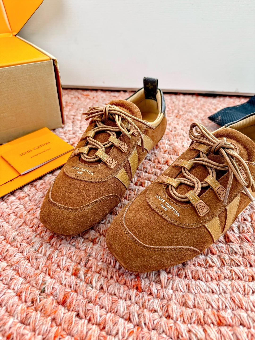 🌾G000所见即所得2026年春夏秀场上推出的 LV Footprint Soccer 芭蕾运动鞋是 P