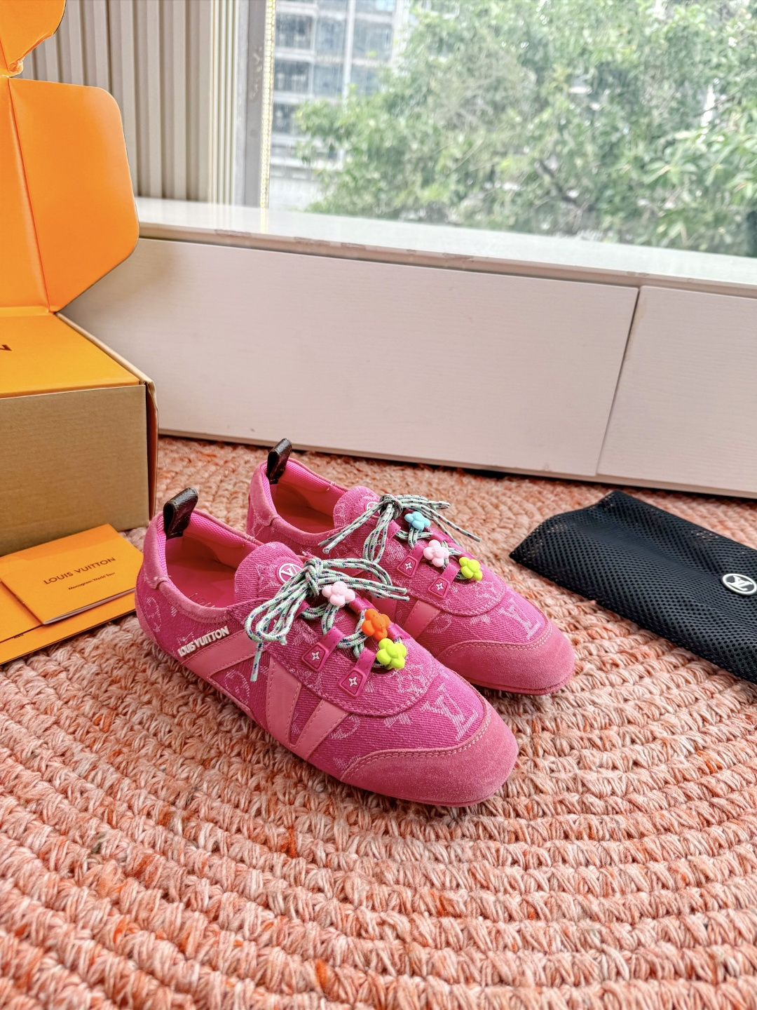🌾G000所见即所得2026年春夏秀场上推出的 LV Footprint Soccer 芭蕾运动鞋是 P
