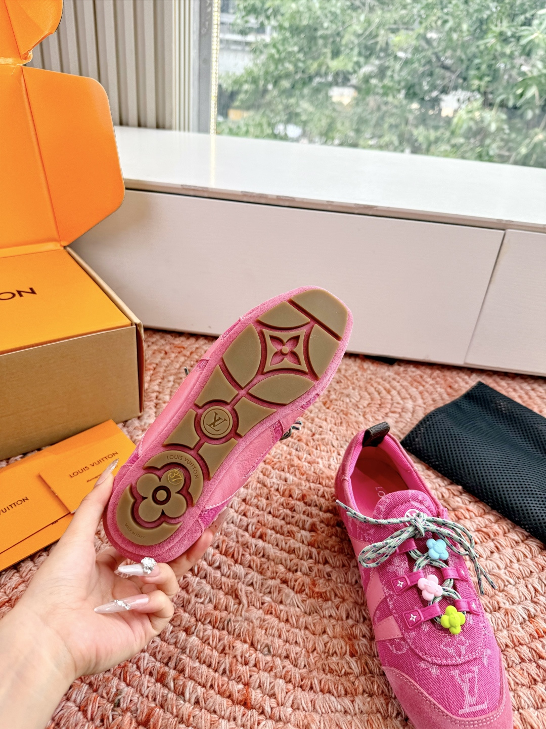 🌾G000所见即所得2026年春夏秀场上推出的 LV Footprint Soccer 芭蕾运动鞋是 P