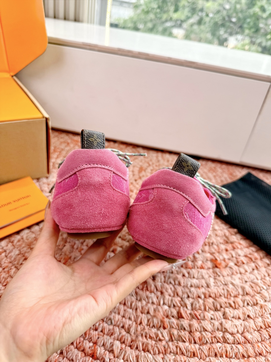 🌾G000所见即所得2026年春夏秀场上推出的 LV Footprint Soccer 芭蕾运动鞋是 P