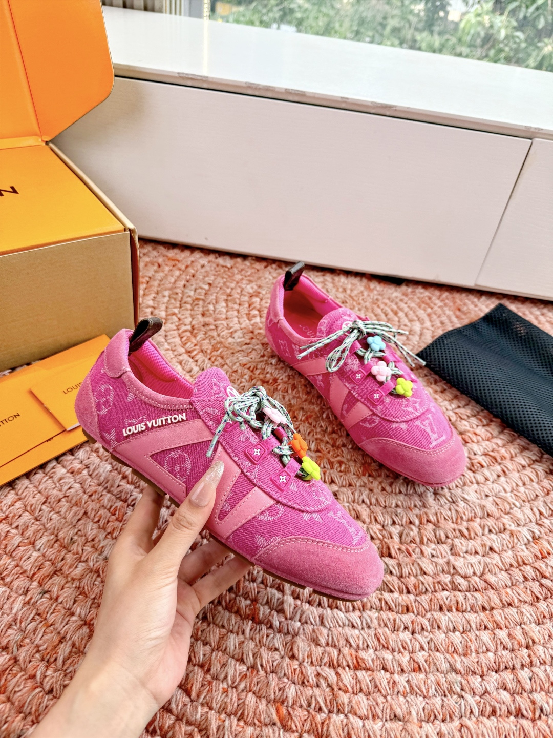 🌾G000所见即所得2026年春夏秀场上推出的 LV Footprint Soccer 芭蕾运动鞋是 P