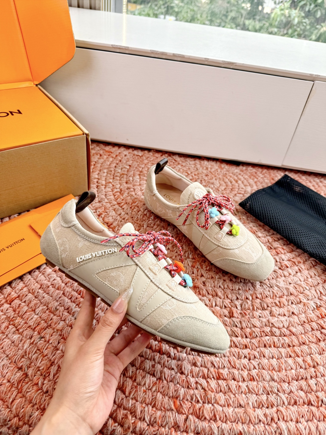 🌾G000所见即所得2026年春夏秀场上推出的 LV Footprint Soccer 芭蕾运动鞋是 P
