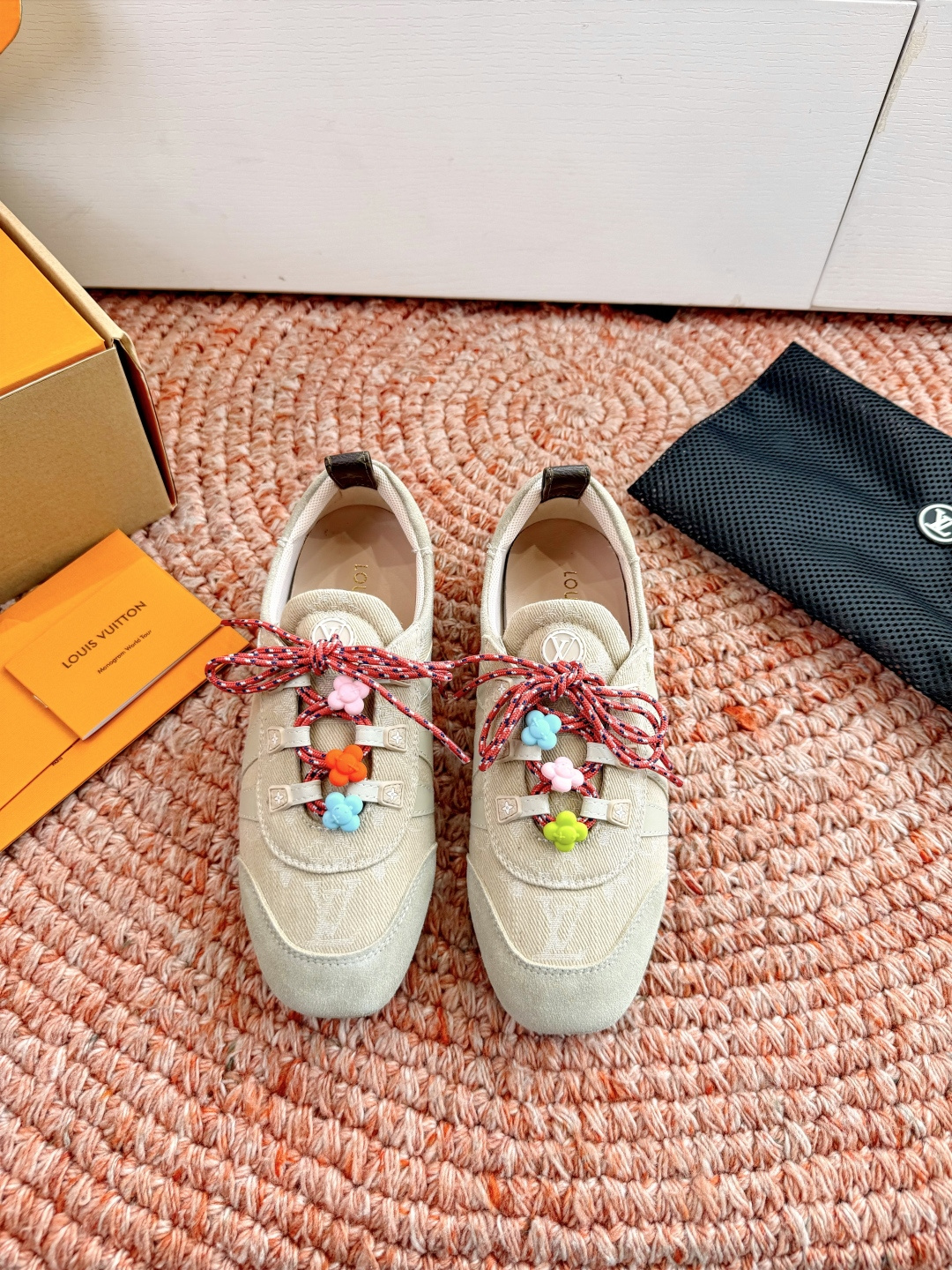 🌾G000所见即所得2026年春夏秀场上推出的 LV Footprint Soccer 芭蕾运动鞋是 P