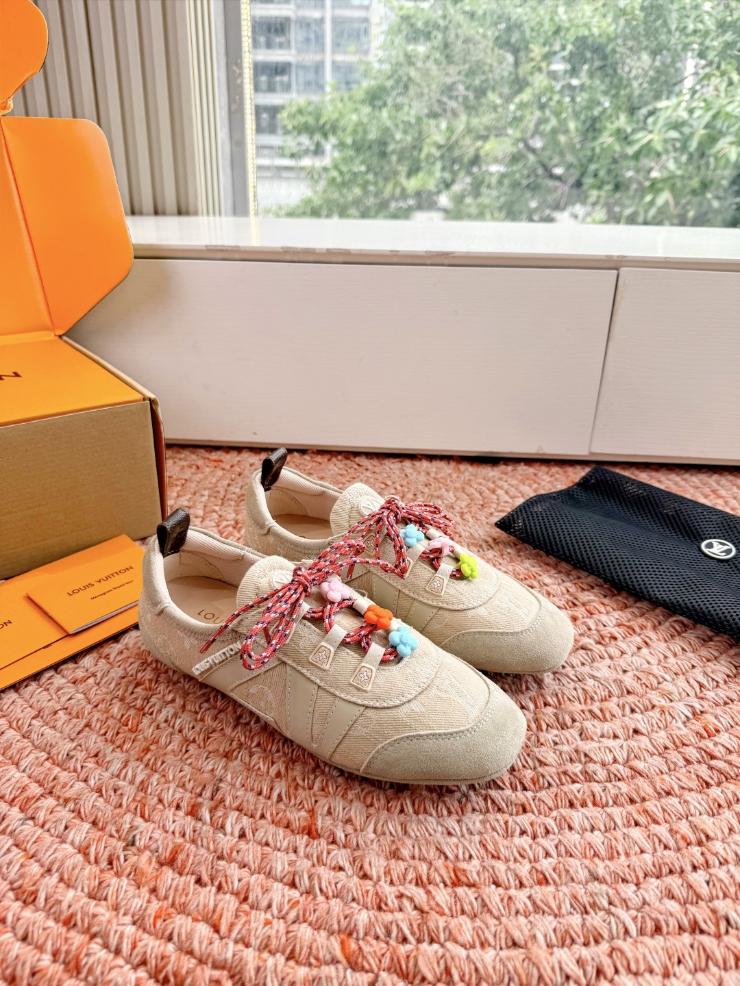 🌾G000所见即所得2026年春夏秀场上推出的 LV Footprint Soccer 芭蕾运动鞋是 P