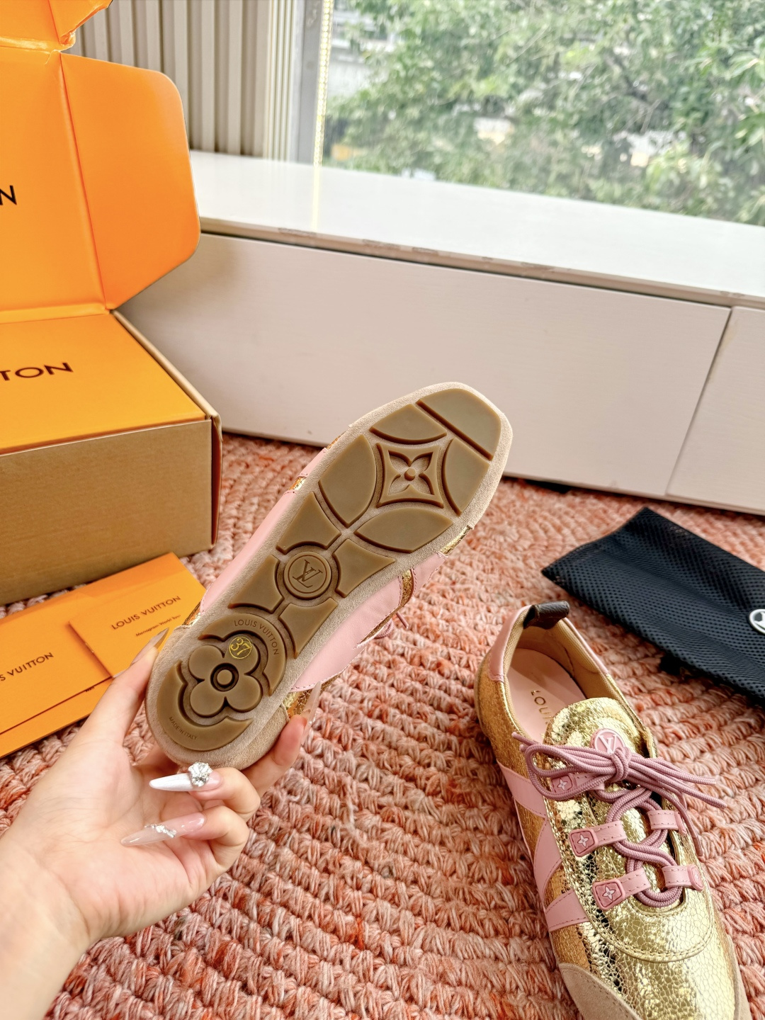 🌾G000所见即所得2026年春夏秀场上推出的 LV Footprint Soccer 芭蕾运动鞋是 P