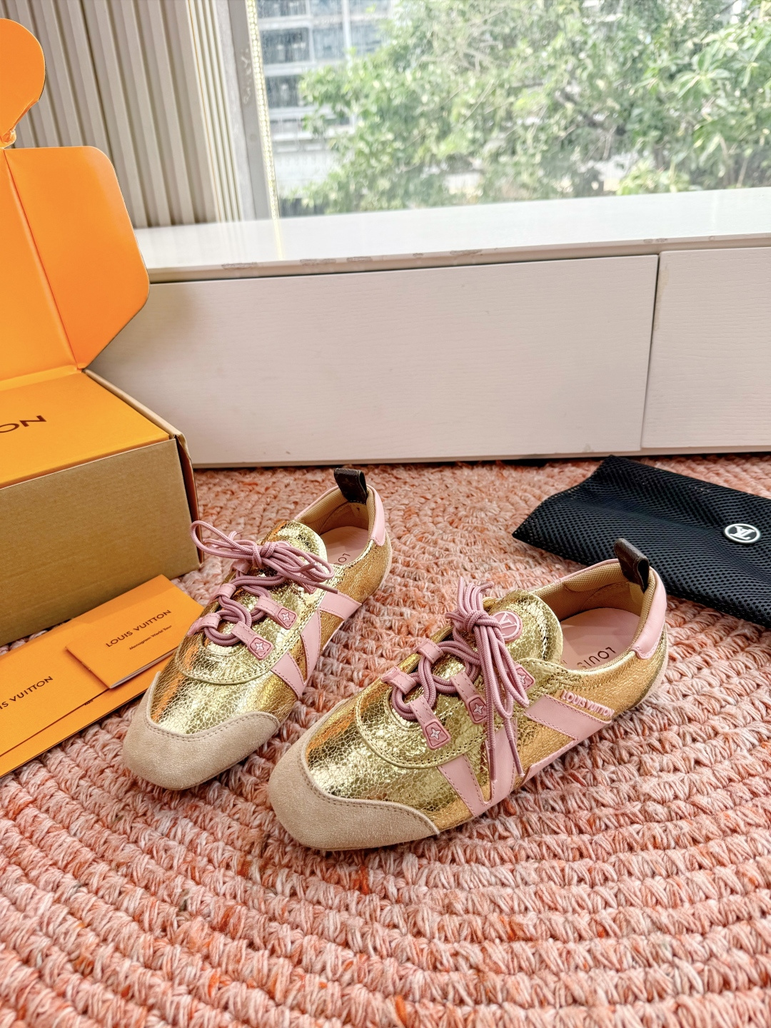 🌾G000所见即所得2026年春夏秀场上推出的 LV Footprint Soccer 芭蕾运动鞋是 P
