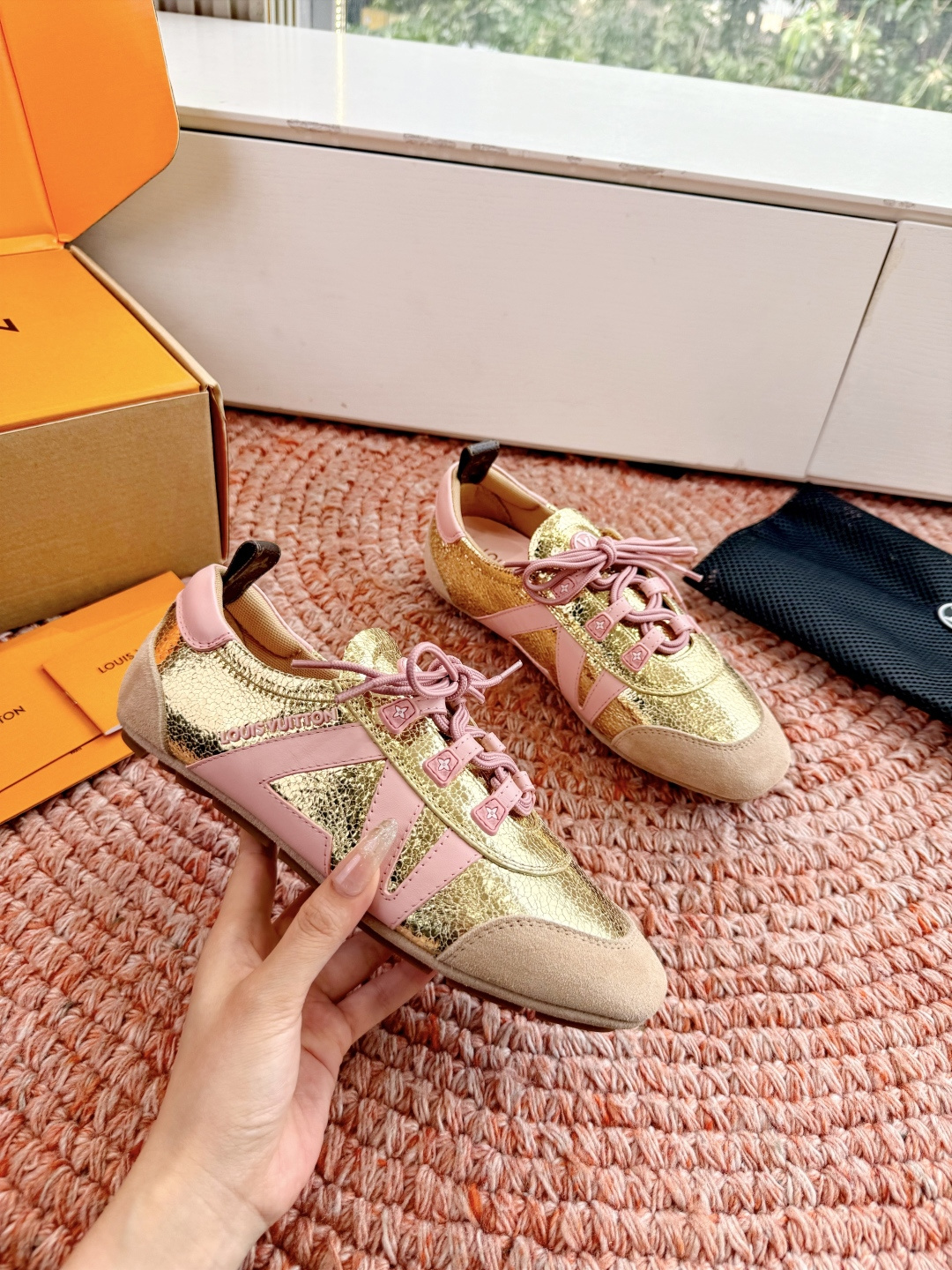 🌾G000所见即所得2026年春夏秀场上推出的 LV Footprint Soccer 芭蕾运动鞋是 P