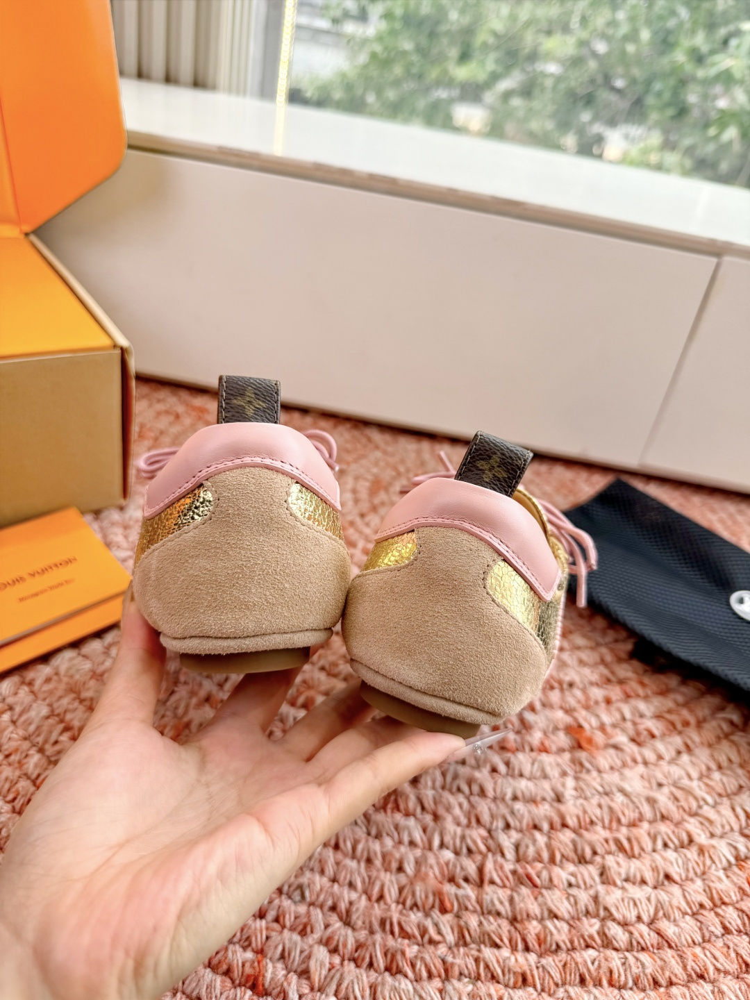 🌾G000所见即所得2026年春夏秀场上推出的 LV Footprint Soccer 芭蕾运动鞋是 P