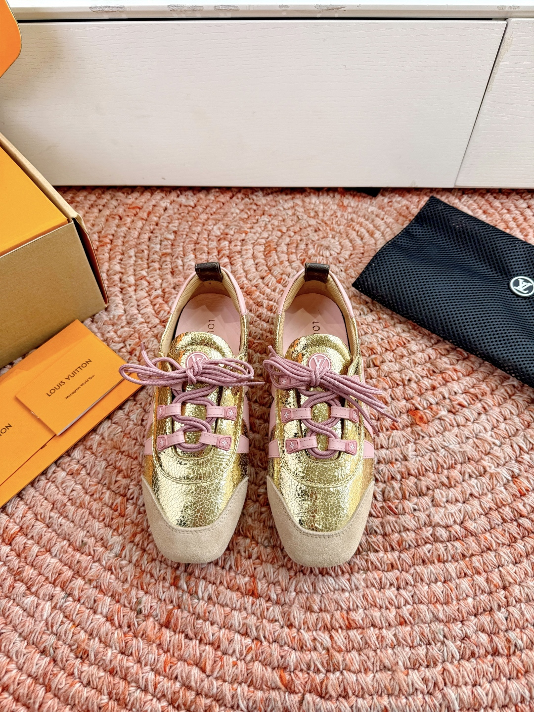 🌾G000所见即所得2026年春夏秀场上推出的 LV Footprint Soccer 芭蕾运动鞋是 P