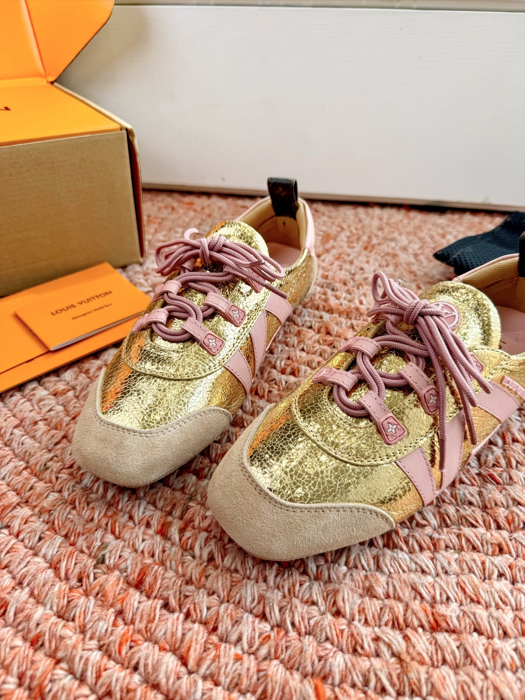 🌾G000所见即所得2026年春夏秀场上推出的 LV Footprint Soccer 芭蕾运动鞋是 P