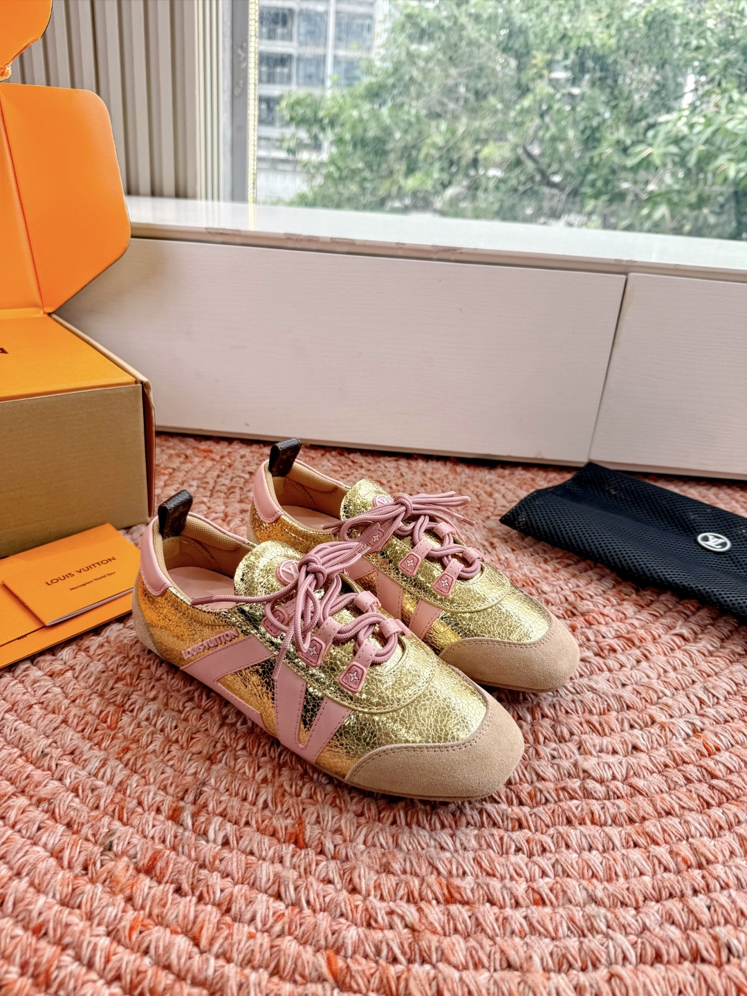 🌾G000所见即所得2026年春夏秀场上推出的 LV Footprint Soccer 芭蕾运动鞋是 P