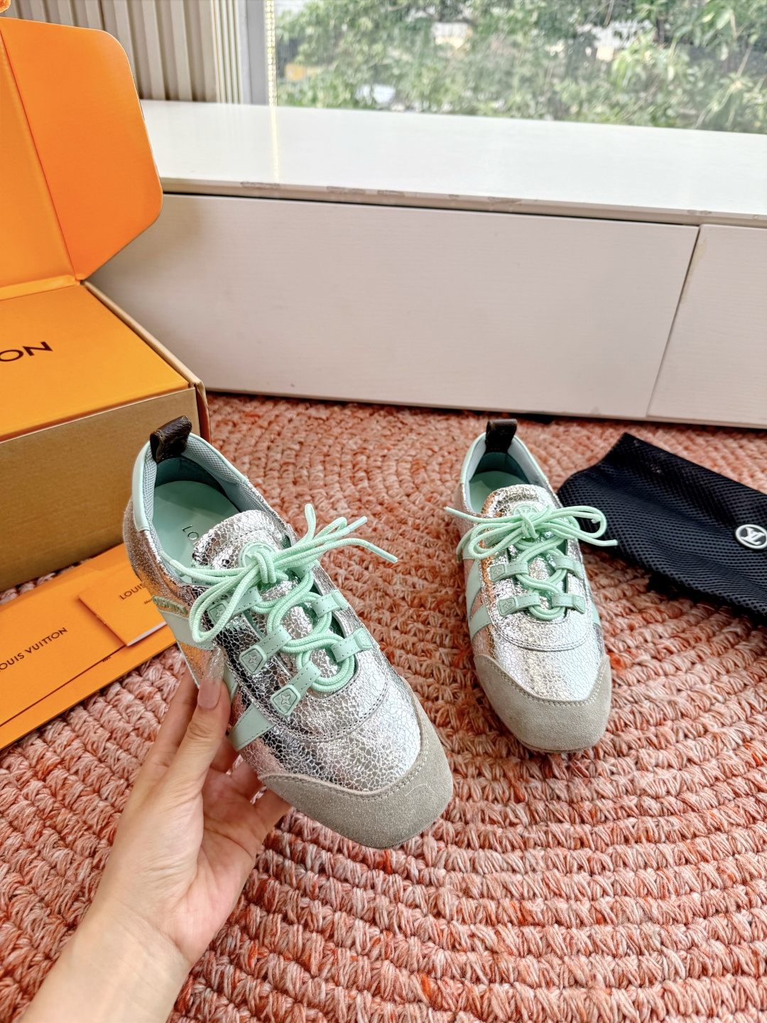 🌾G000所见即所得2026年春夏秀场上推出的 LV Footprint Soccer 芭蕾运动鞋是 P