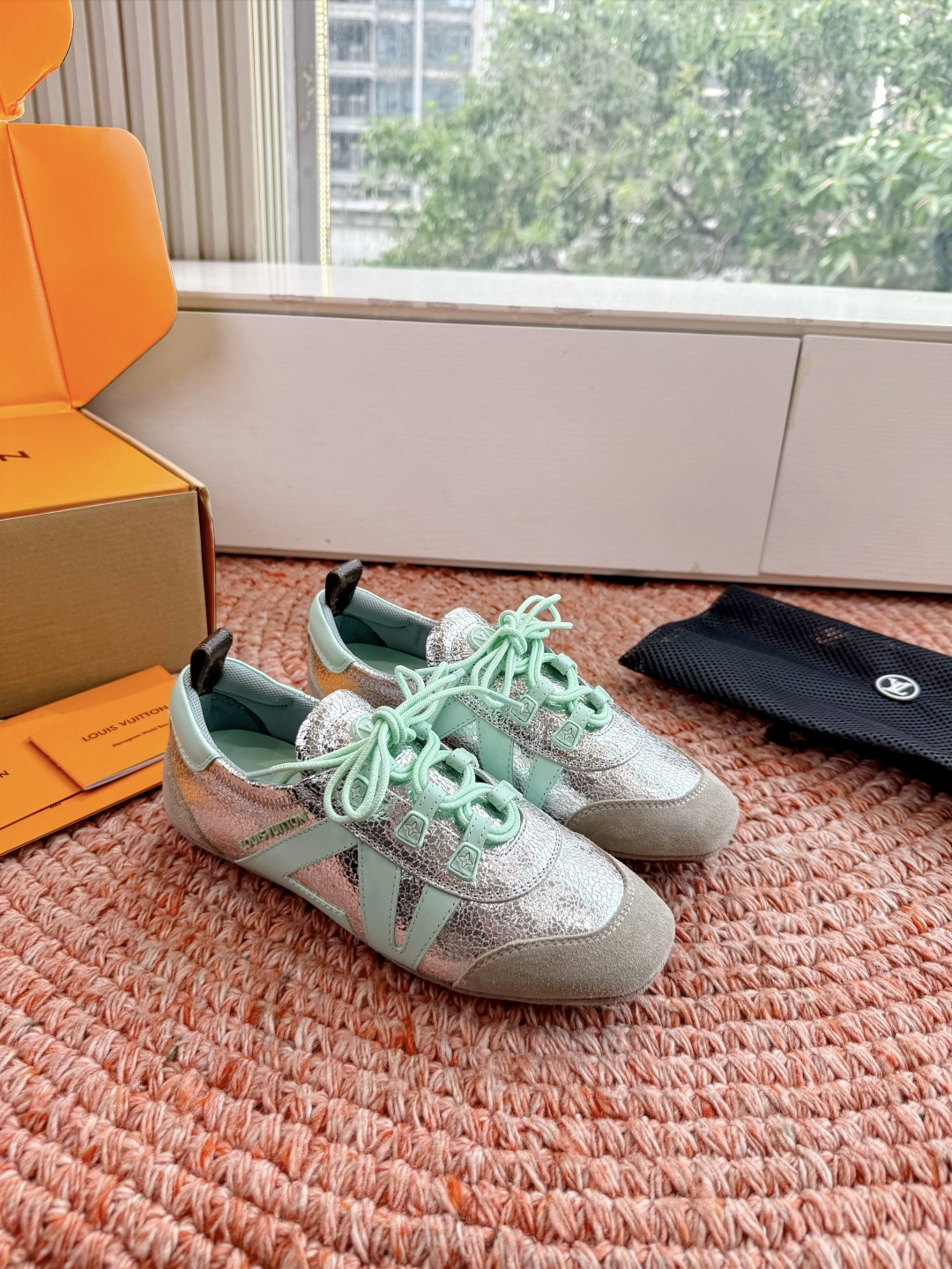 🌾G000所见即所得2026年春夏秀场上推出的 LV Footprint Soccer 芭蕾运动鞋是 P