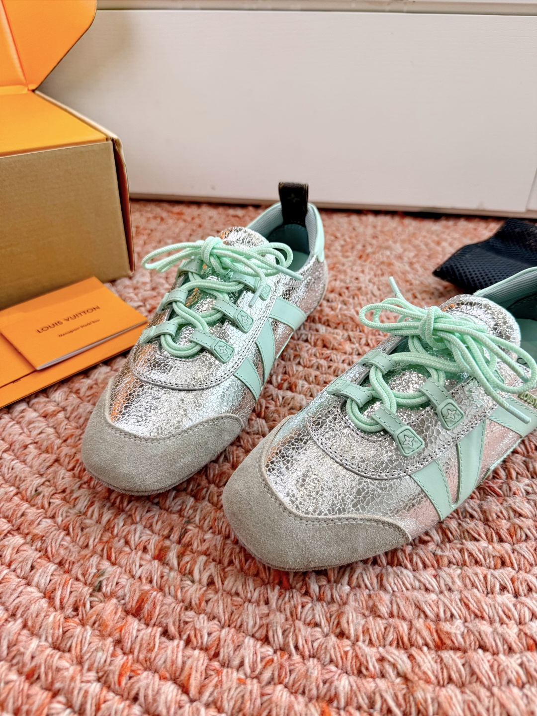 🌾G000所见即所得2026年春夏秀场上推出的 LV Footprint Soccer 芭蕾运动鞋是 P