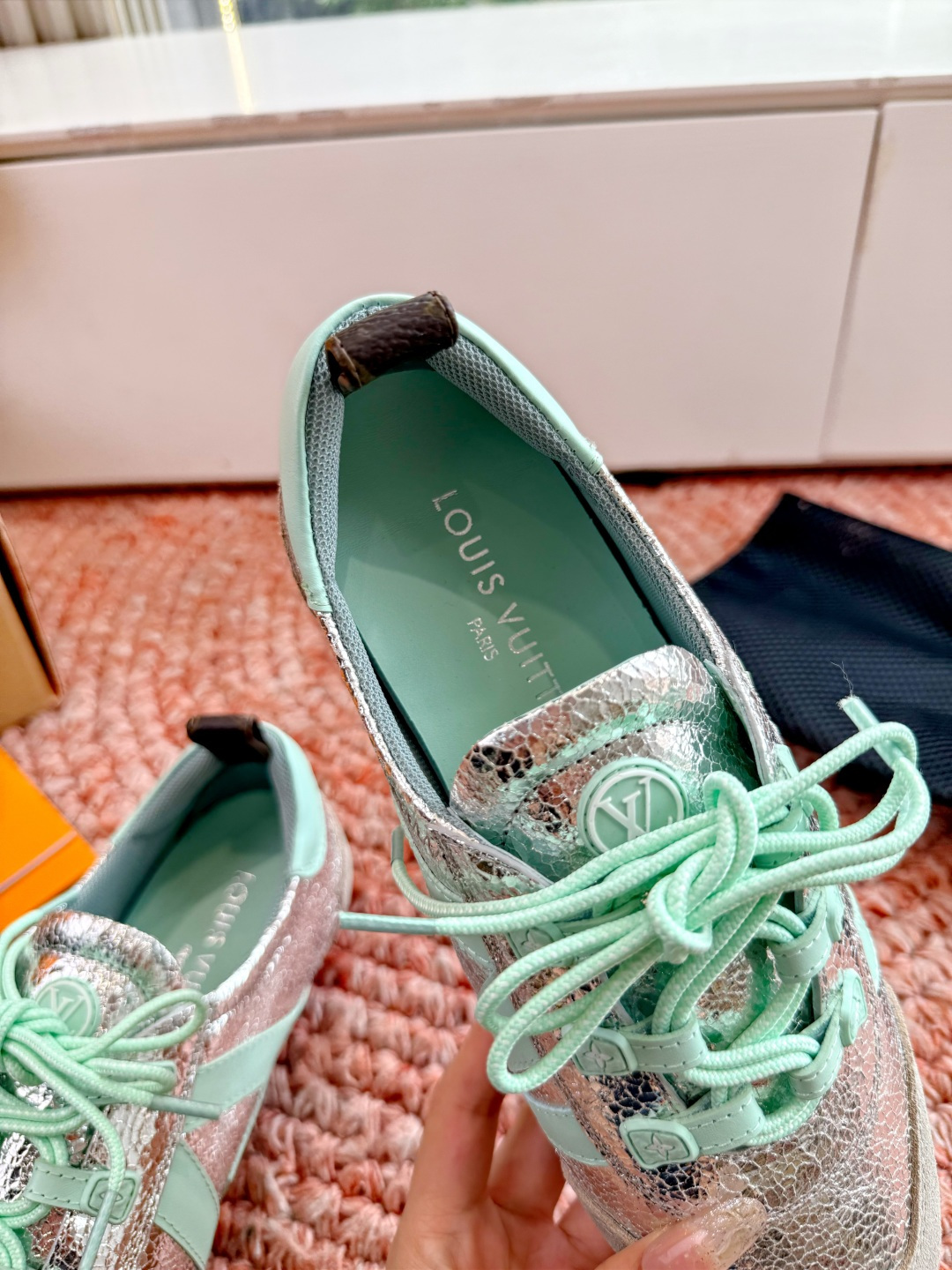 🌾G000所见即所得2026年春夏秀场上推出的 LV Footprint Soccer 芭蕾运动鞋是 P