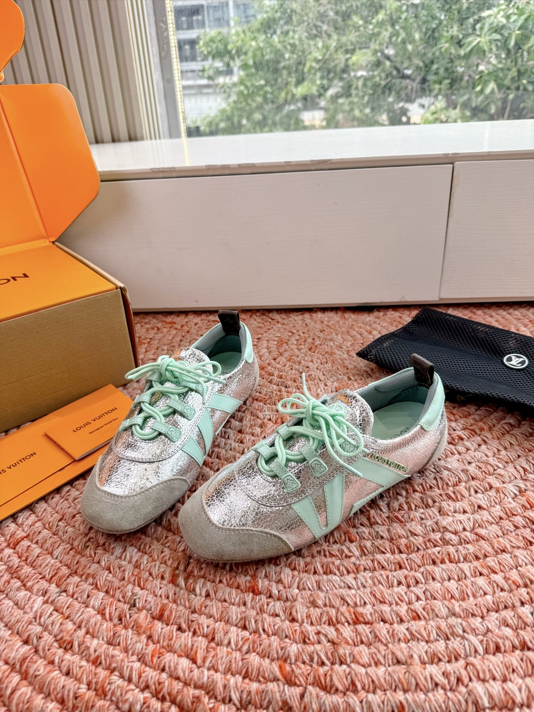🌾G000所见即所得2026年春夏秀场上推出的 LV Footprint Soccer 芭蕾运动鞋是 P