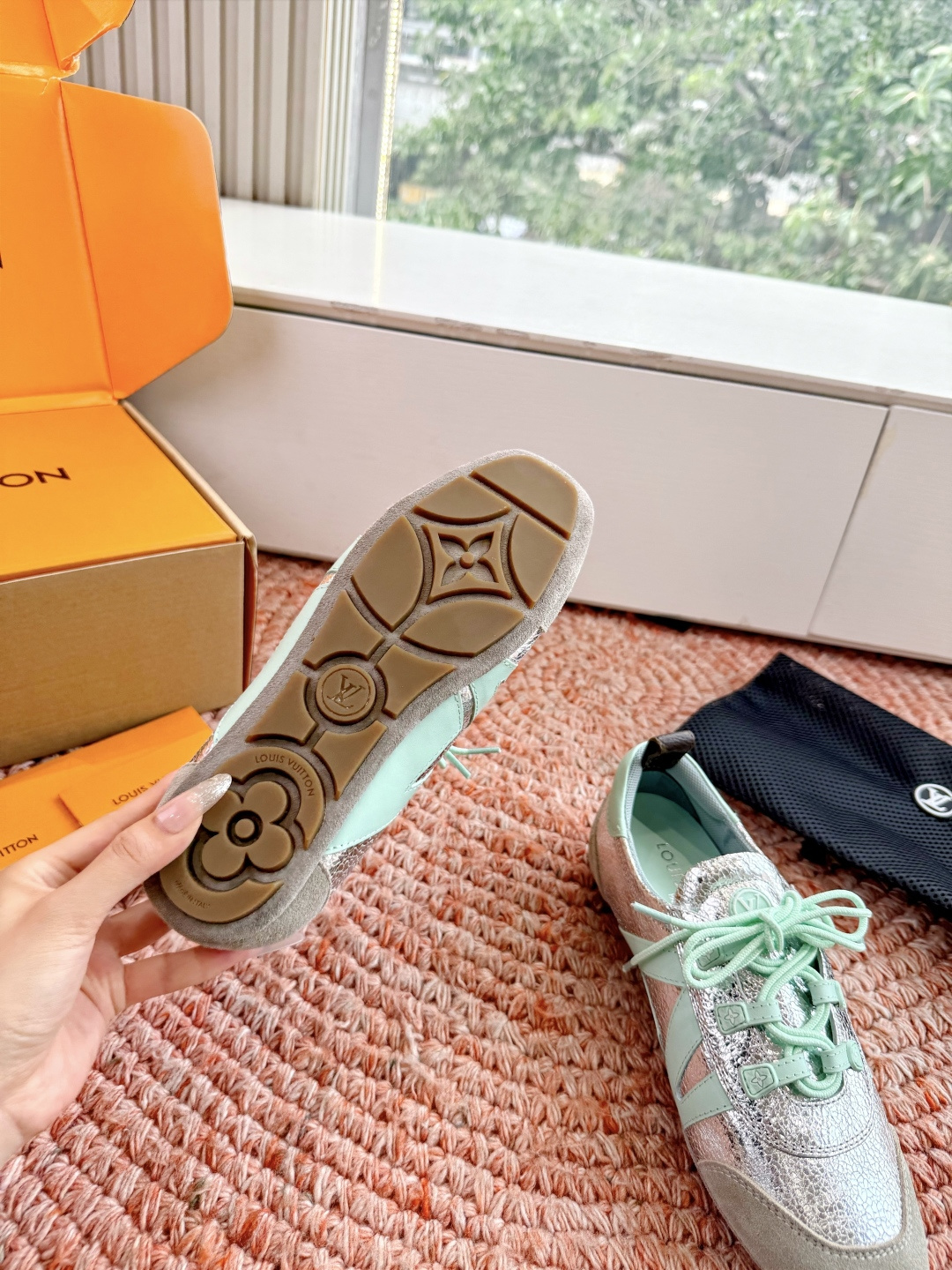 🌾G000所见即所得2026年春夏秀场上推出的 LV Footprint Soccer 芭蕾运动鞋是 P