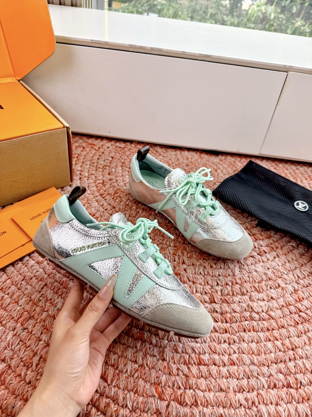 🌾G000所见即所得2026年春夏秀场上推出的 LV Footprint Soccer 芭蕾运动鞋是 P
