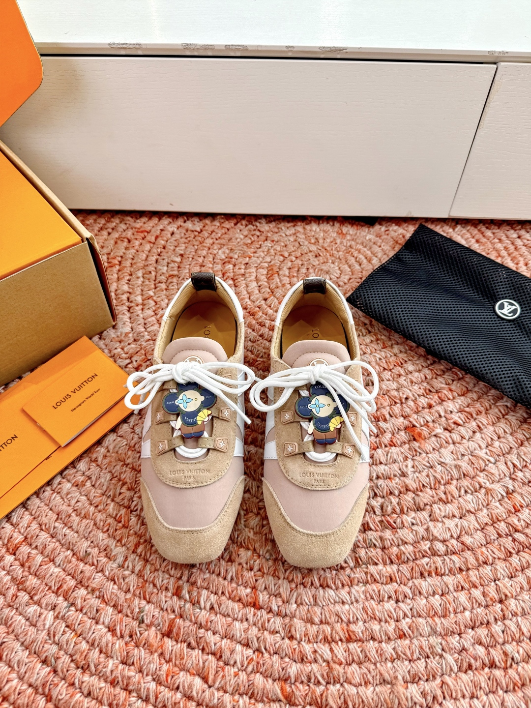 🌾G000所见即所得2026年春夏秀场上推出的 LV Footprint Soccer 芭蕾运动鞋是 P