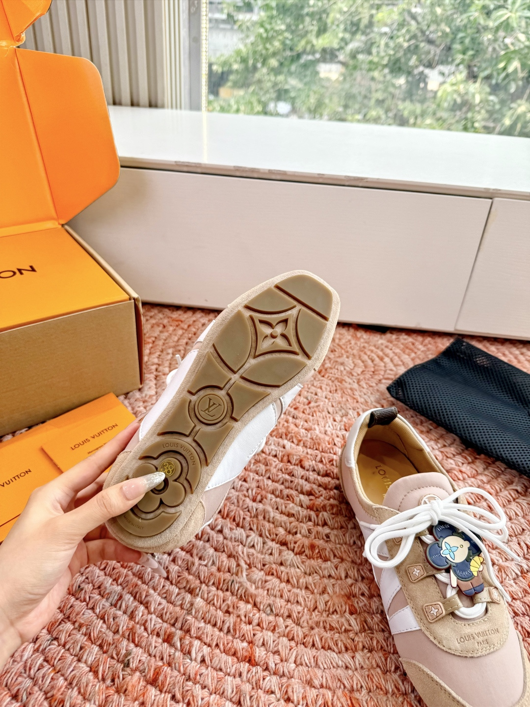 🌾G000所见即所得2026年春夏秀场上推出的 LV Footprint Soccer 芭蕾运动鞋是 P