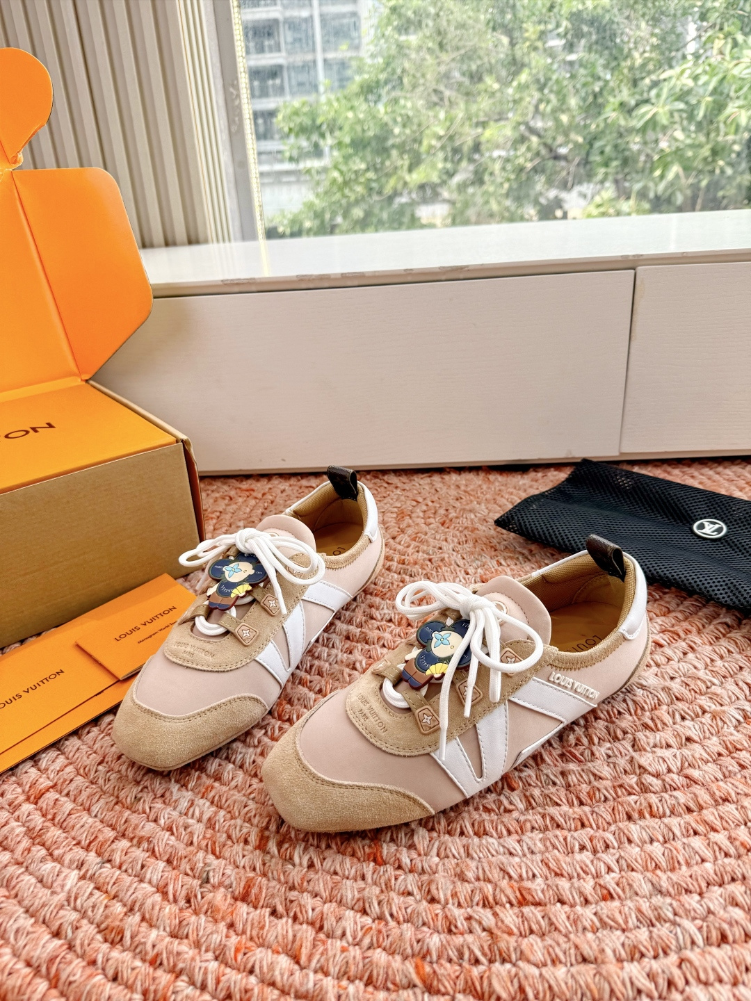 🌾G000所见即所得2026年春夏秀场上推出的 LV Footprint Soccer 芭蕾运动鞋是 P