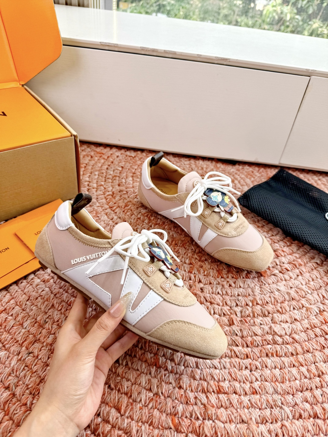🌾G000所见即所得2026年春夏秀场上推出的 LV Footprint Soccer 芭蕾运动鞋是 P
