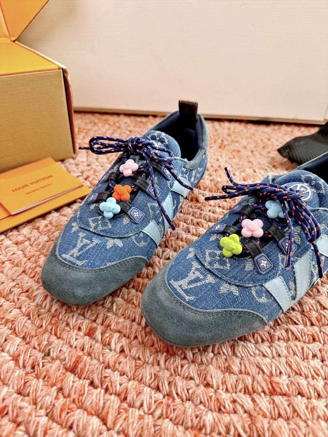 🌾G000所见即所得2026年春夏秀场上推出的 LV Footprint Soccer 芭蕾运动鞋是 P