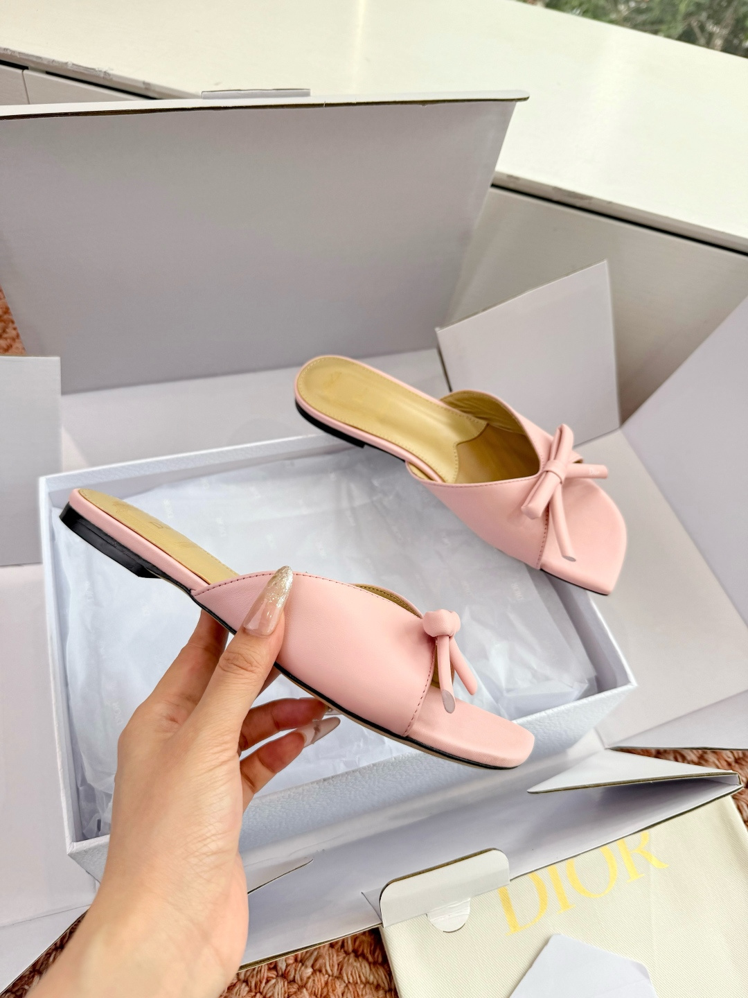 🌾G030顶级品质Dior/迪奥26WF早春新蝴蝶结拖鞋凉鞋标志性金属D字扣缀于鞋头侧畔哑光鎏金质感低调