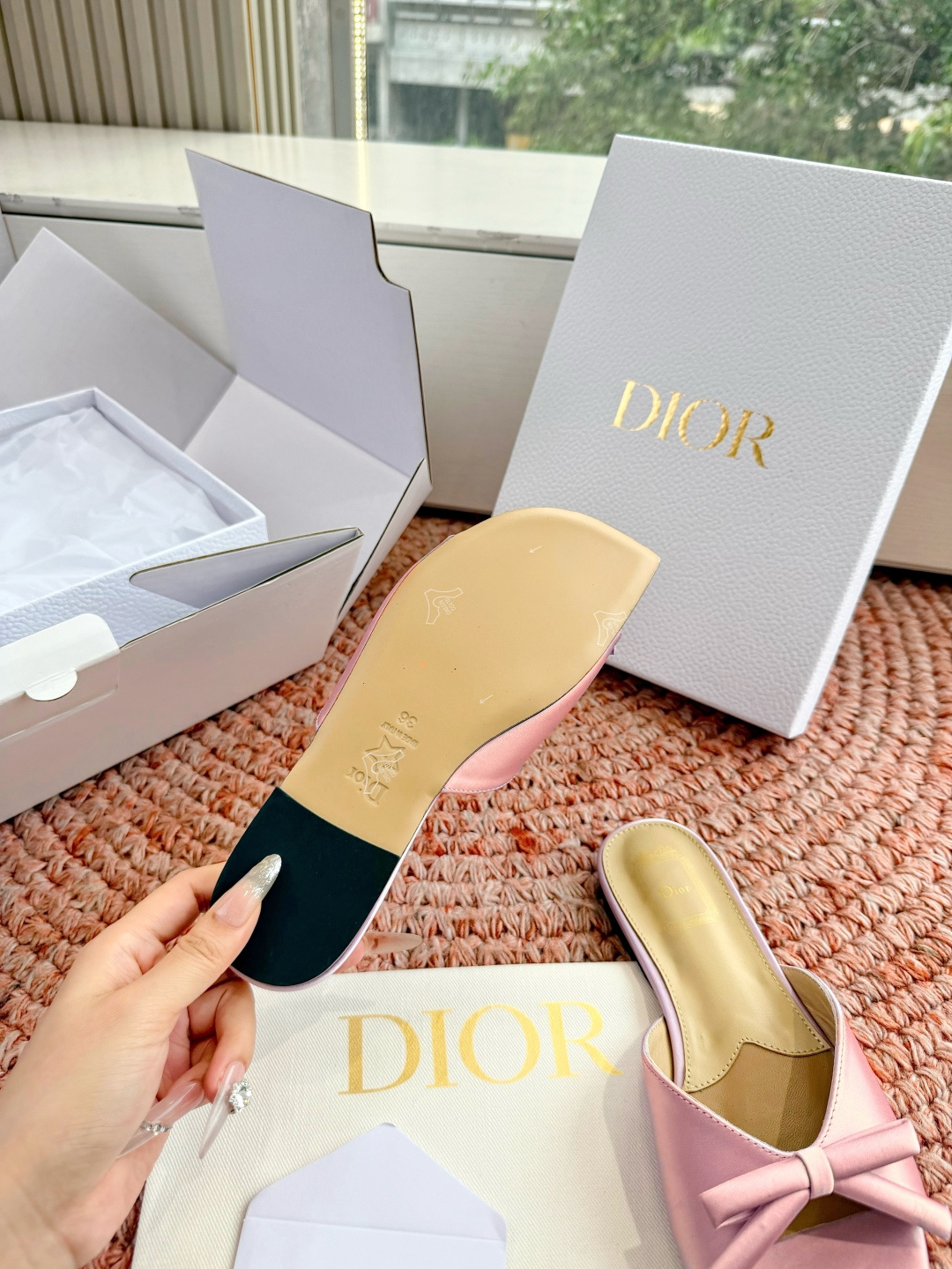 🌾G030顶级品质Dior/迪奥26WF早春新蝴蝶结拖鞋凉鞋标志性金属D字扣缀于鞋头侧畔哑光鎏金质感低调