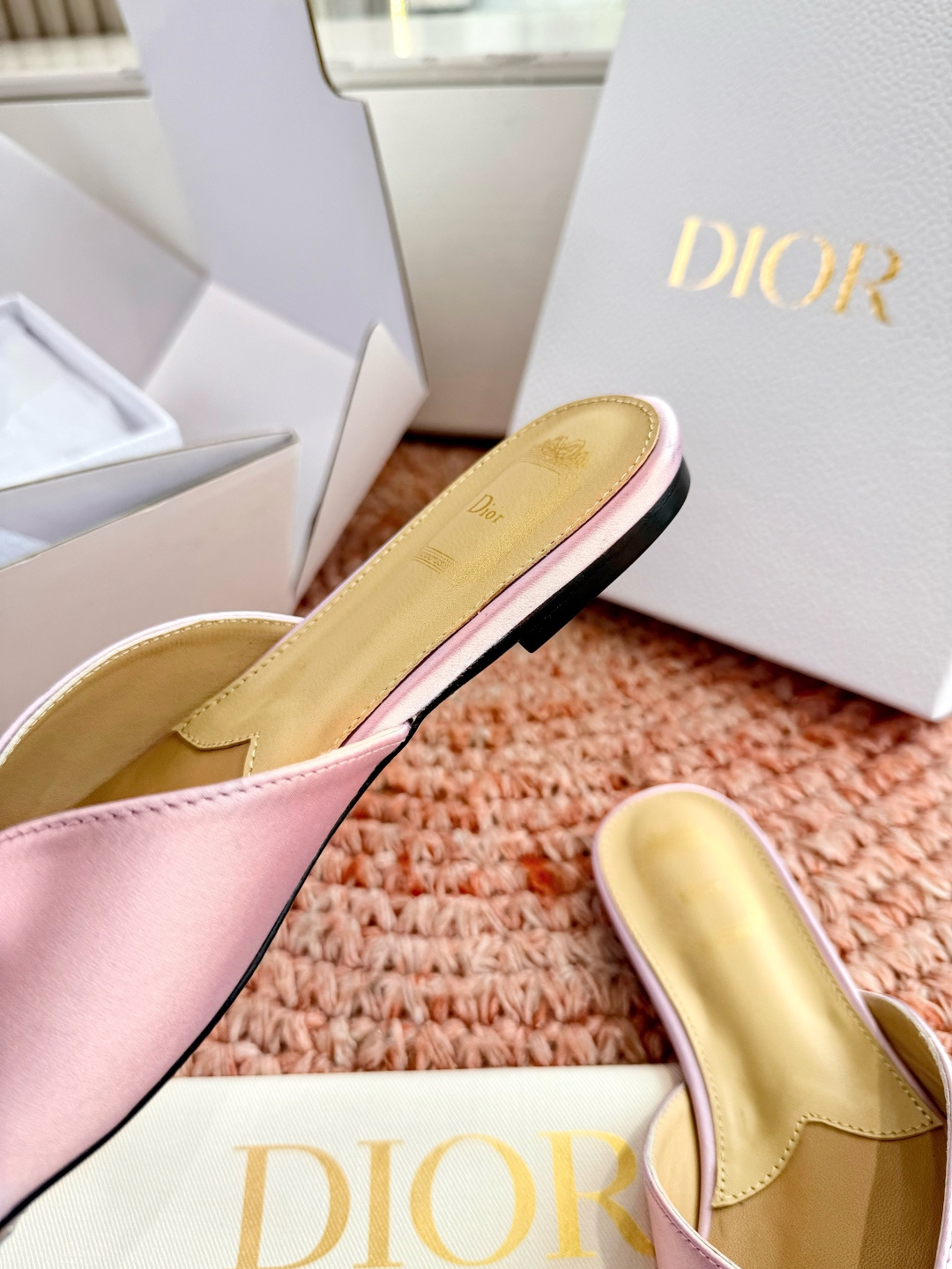 🌾G030顶级品质Dior/迪奥26WF早春新蝴蝶结拖鞋凉鞋标志性金属D字扣缀于鞋头侧畔哑光鎏金质感低调