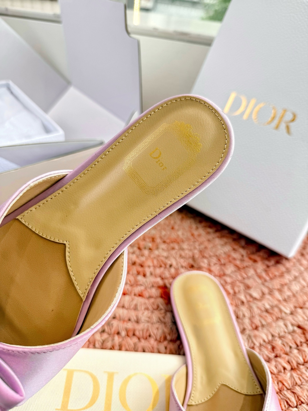 🌾G030顶级品质Dior/迪奥26WF早春新蝴蝶结拖鞋凉鞋标志性金属D字扣缀于鞋头侧畔哑光鎏金质感低调