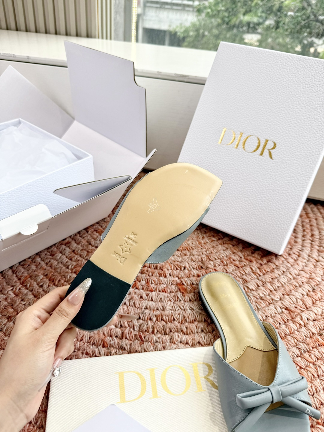 🌾G030顶级品质Dior/迪奥26WF早春新蝴蝶结拖鞋凉鞋标志性金属D字扣缀于鞋头侧畔哑光鎏金质感低调