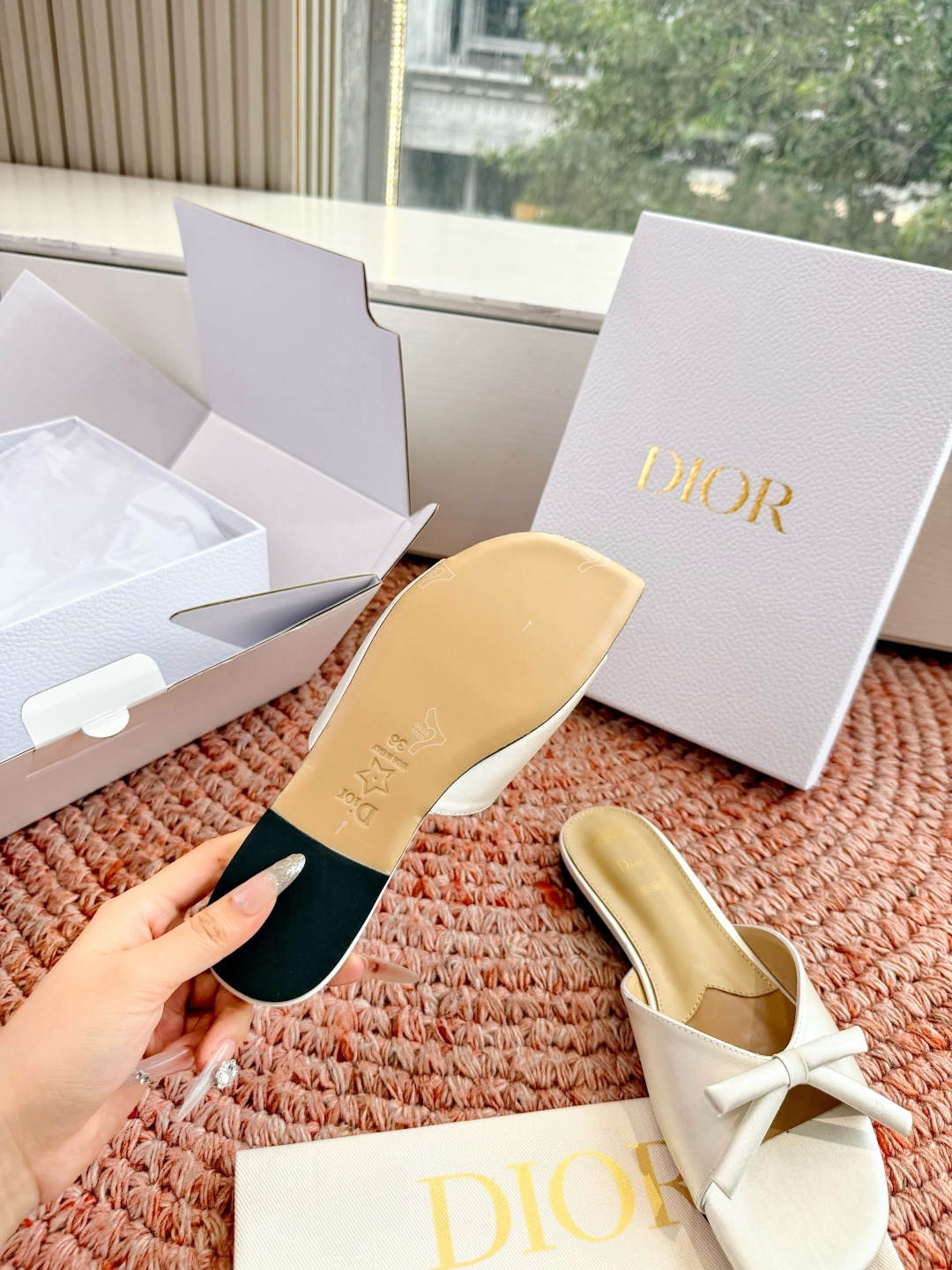 🌾G030顶级品质Dior/迪奥26WF早春新蝴蝶结拖鞋凉鞋标志性金属D字扣缀于鞋头侧畔哑光鎏金质感低调