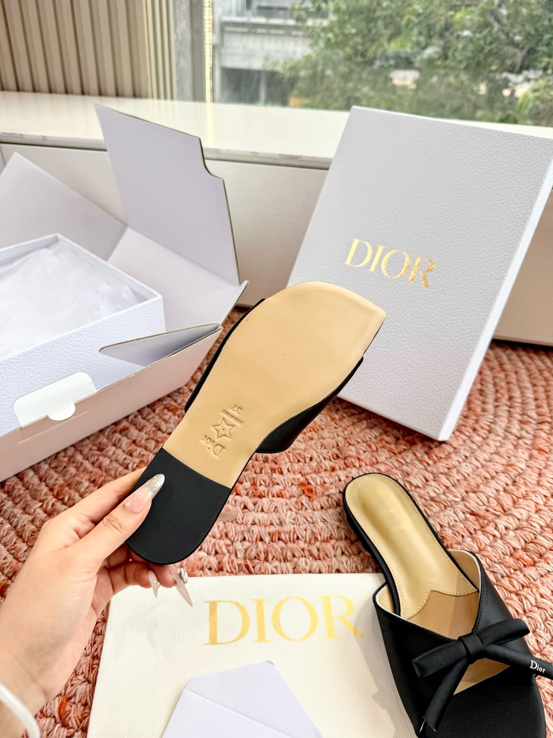 🌾G030顶级品质Dior/迪奥26WF早春新蝴蝶结拖鞋凉鞋标志性金属D字扣缀于鞋头侧畔哑光鎏金质感低调